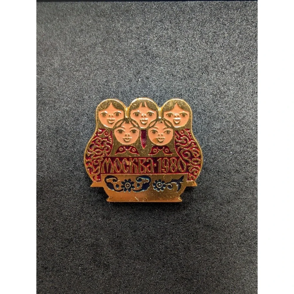 Vintage USSR Moscow 1980 Matryoshka Russian Dolls Olympic Enamel Pin Badge